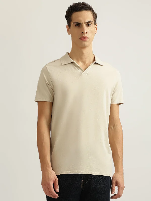 Lindbergh Men Beige Solid Collared Short Sleeves Polo T-Shirt